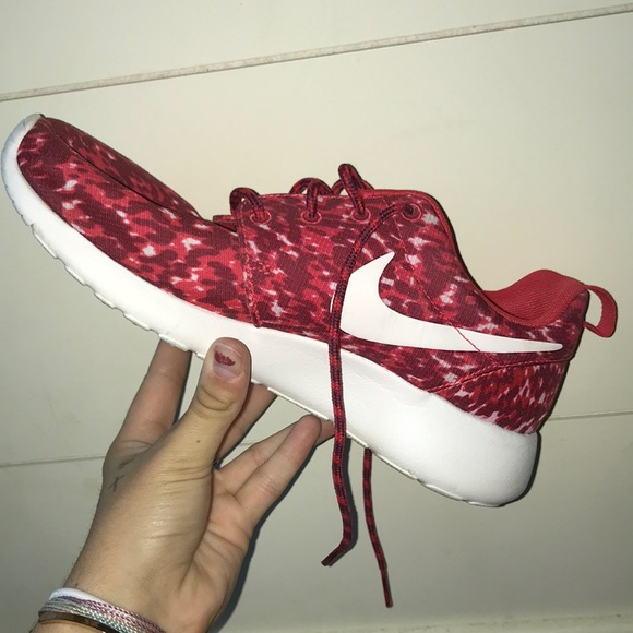 COPY - Nike Roshe Shoes - Picture 3 of 4